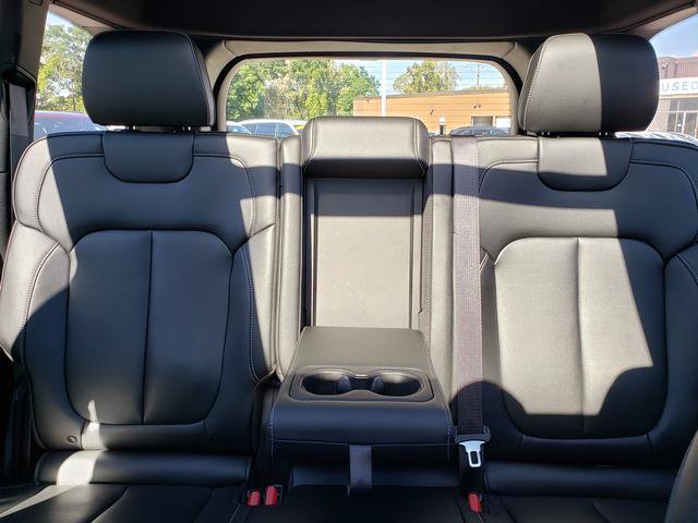 Used 2025 Jeep Grand Cherokee Limited w/ Black Appearance Package AWD/4WD image 16