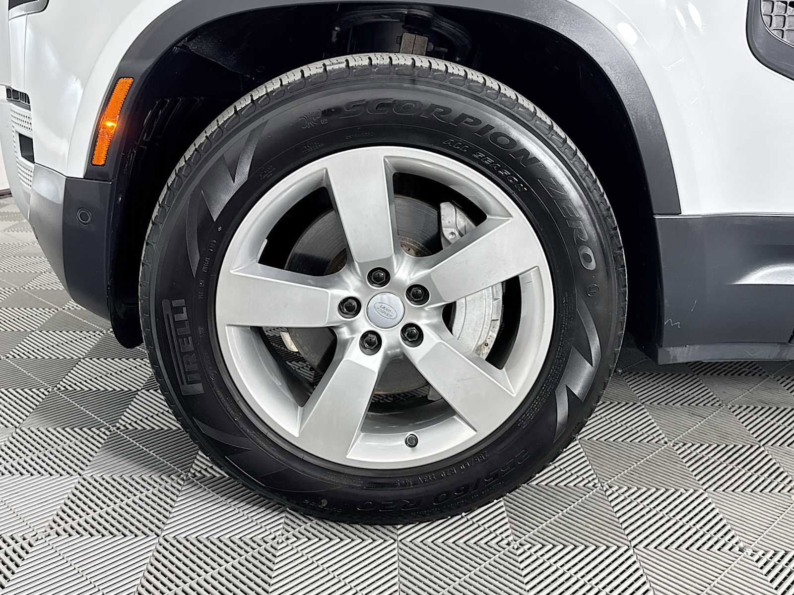 Used 2023 Land Rover Defender 130 SE image 29