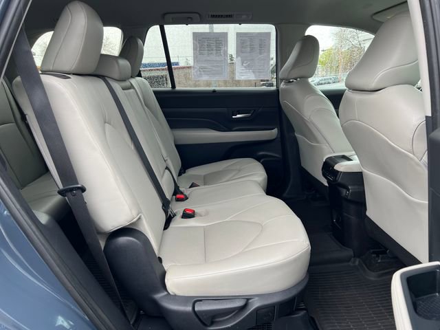 Used 2025 Toyota Grand Highlander AWD Hybrid image 12