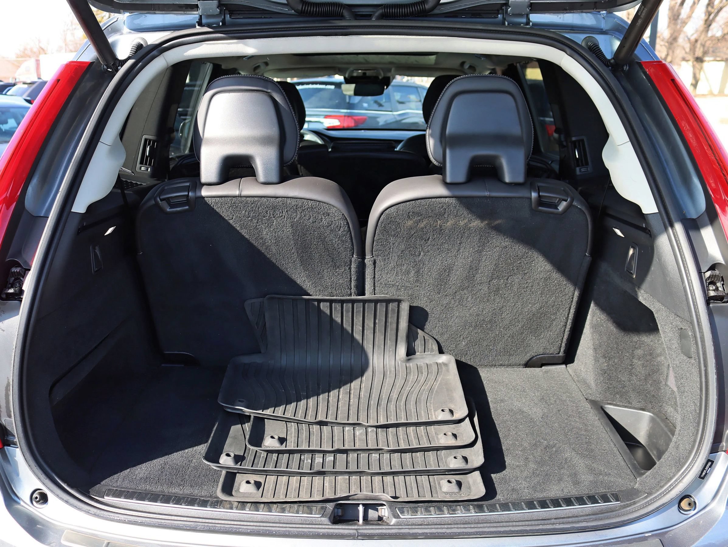 Used 2016 Volvo XC90 T8 Inscription w/ Protection Package Plus AWD/4WD image 38