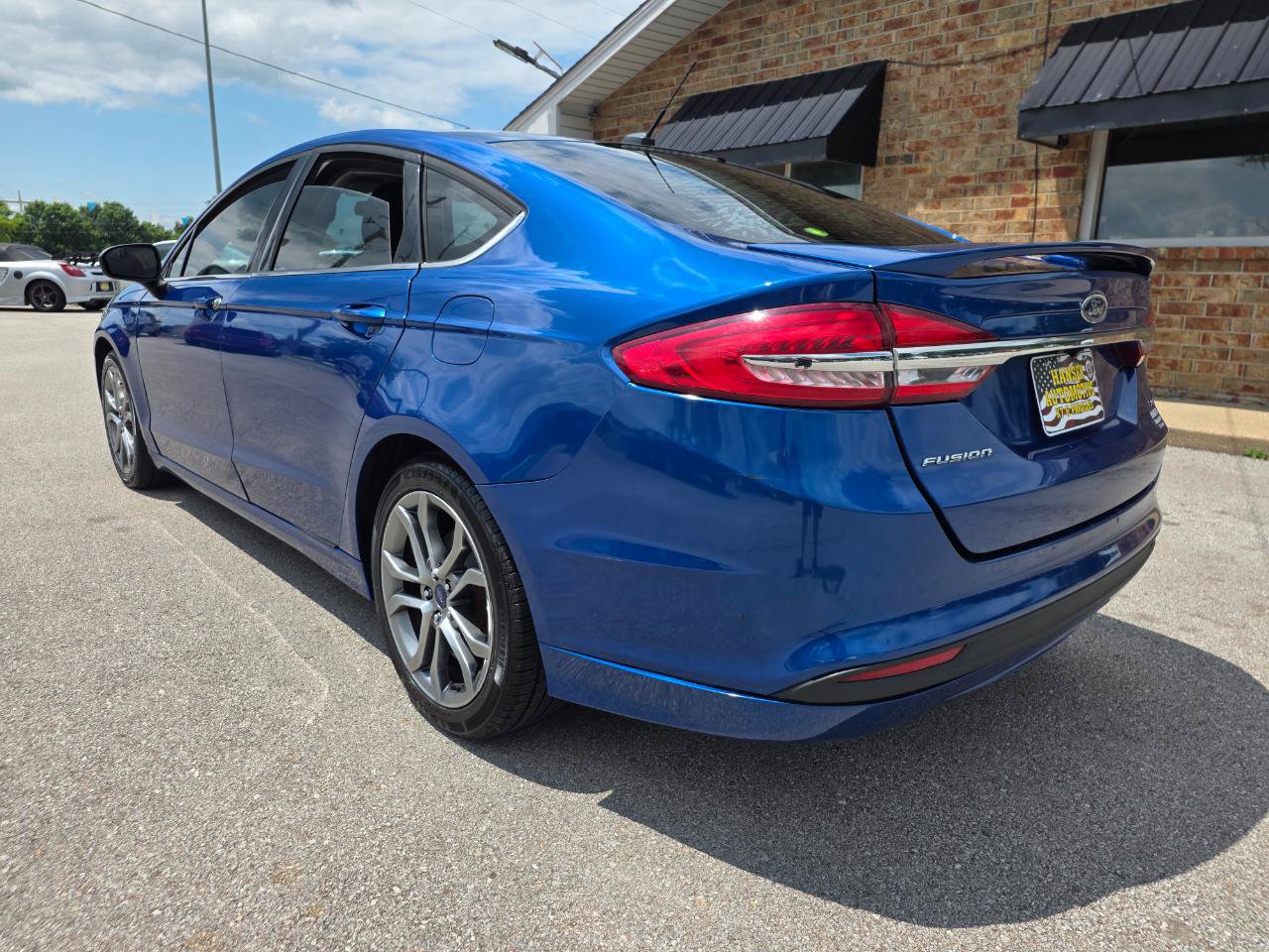 Used 2017 Ford Fusion SE w/ Equipment Group 201A FWD image 9