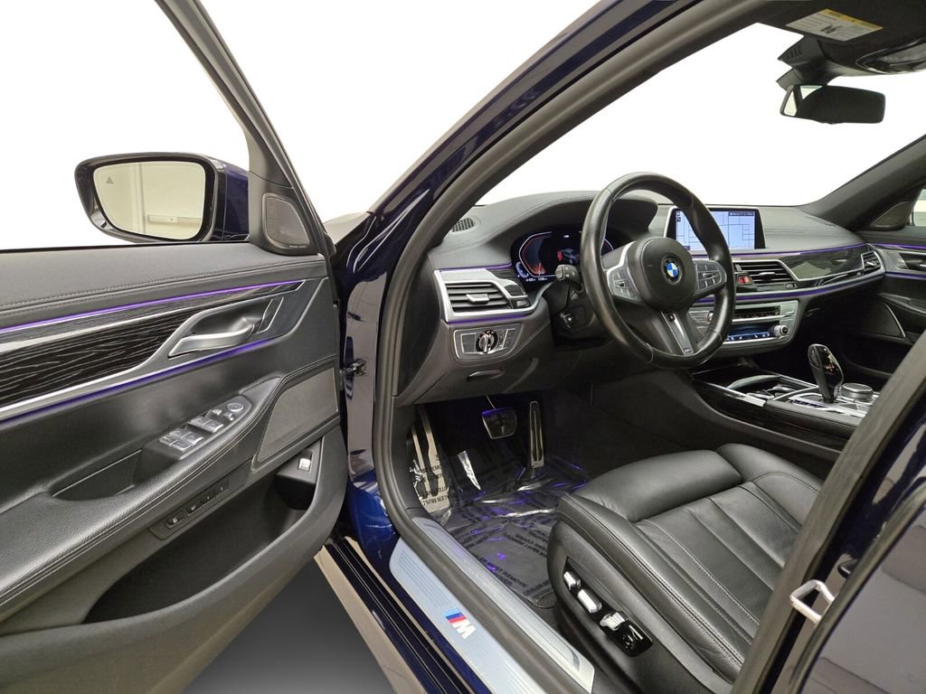 Used 2022 BMW 740i w/ M Sport Package image 16