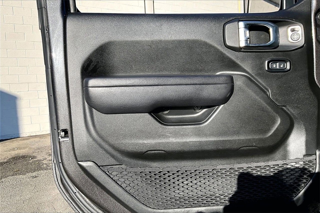 Certified 2024 Jeep Wrangler Unlimited Rubicon image 25