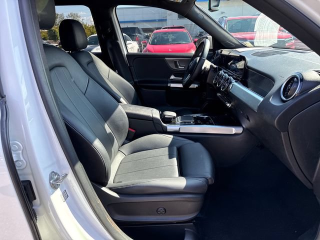 Used 2022 Mercedes-Benz GLB 250 4MATIC w/ Premium Package Lite image 9