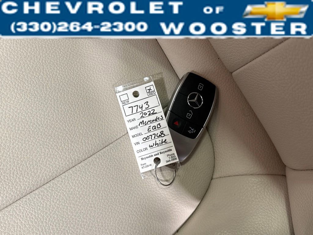 Used 2022 Mercedes-Benz EQB 300 4MATIC image 36