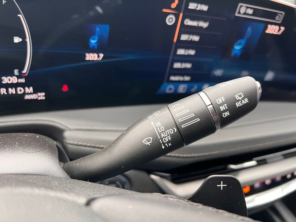 Used 2025 Cadillac XT4 Premium Luxury image 18