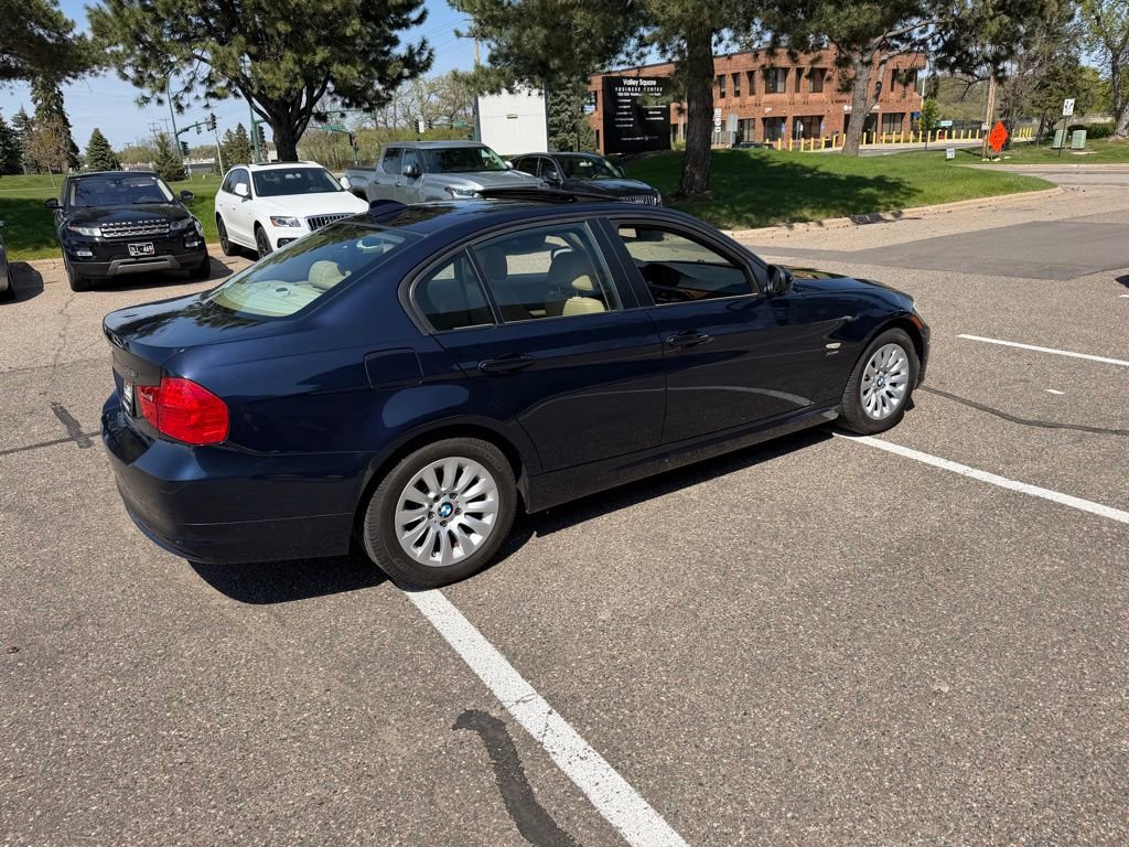 Used 2009 BMW 328i xDrive Sedan AWD/4WD image 10