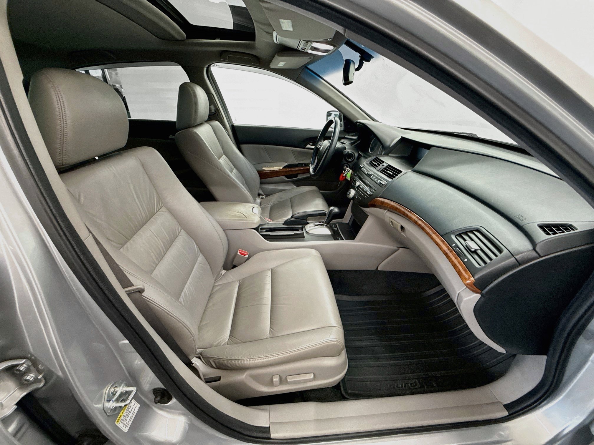 Used 2011 Honda Accord EX-L image 30