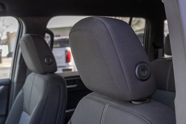 Used 2025 GMC Acadia Elevation image 11
