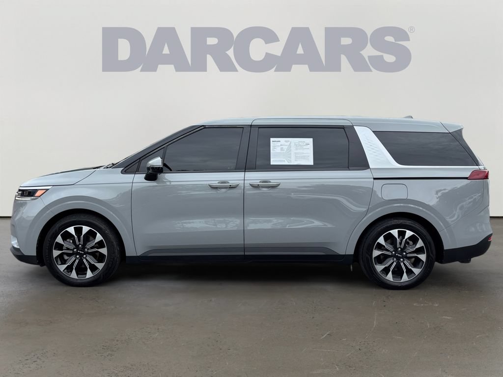 Used 2024 Kia Carnival EX FWD image 4