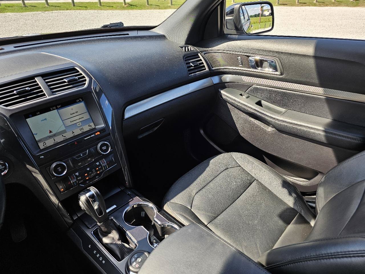 Used 2018 Ford Explorer XLT w/ Equipment Group 202A AWD/4WD image 40