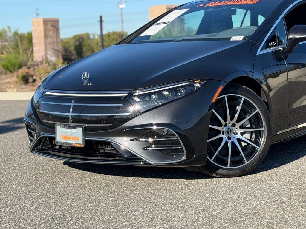 Used 2025 Mercedes-Benz EQS 580 4MATIC Sedan image 3