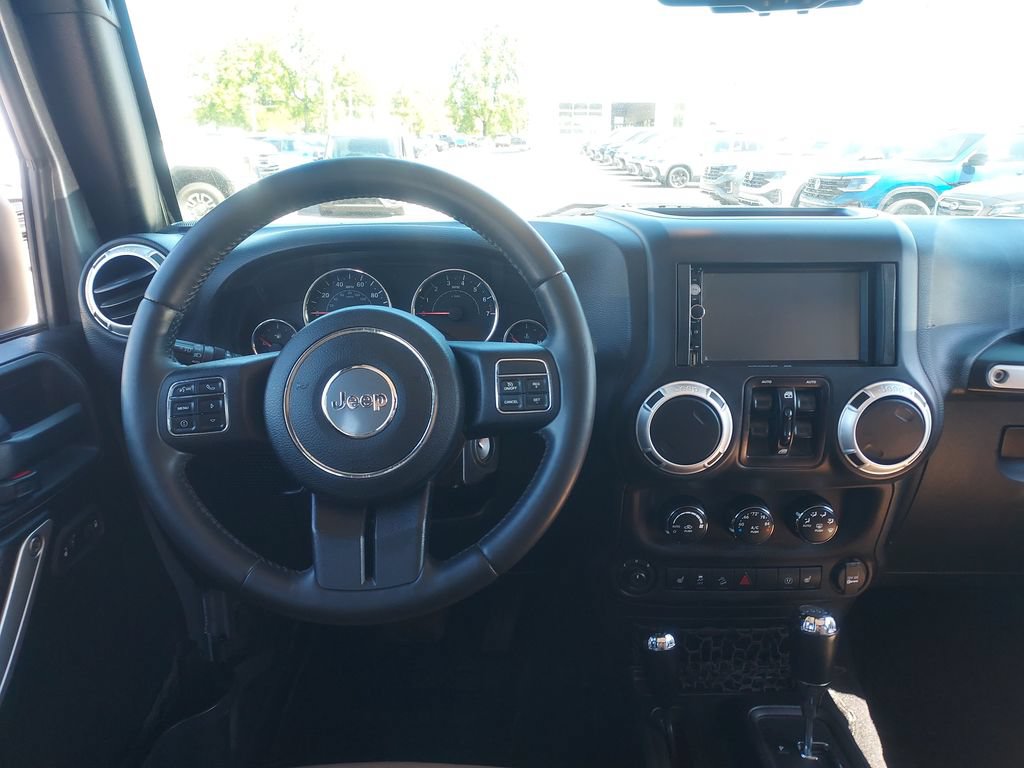 Used 2016 Jeep Wrangler Unlimited Sahara w/ Connectivity Group AWD/4WD image 10