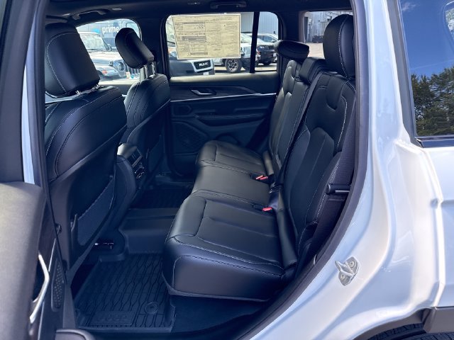 New 2026 Jeep Grand Cherokee Limited w/ Limited Altitude Package AWD/4WD image 13