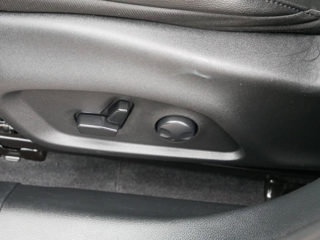 Used 2025 Jeep Compass Limited image 17