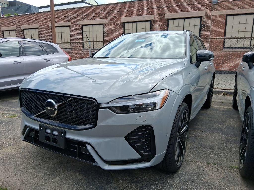 New 2026 Volvo XC60 T8 Ultra w/ Protection Package Premier AWD/4WD image 3