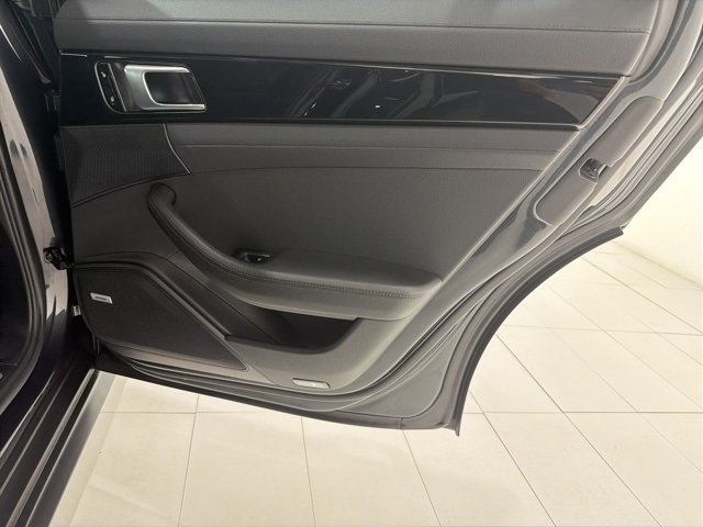 Used 2018 Porsche Panamera 4 image 21