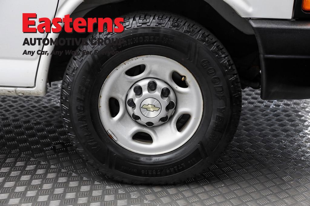 Used 2021 Chevrolet Express 2500 w/ Driver Convenience Package RWD image 28