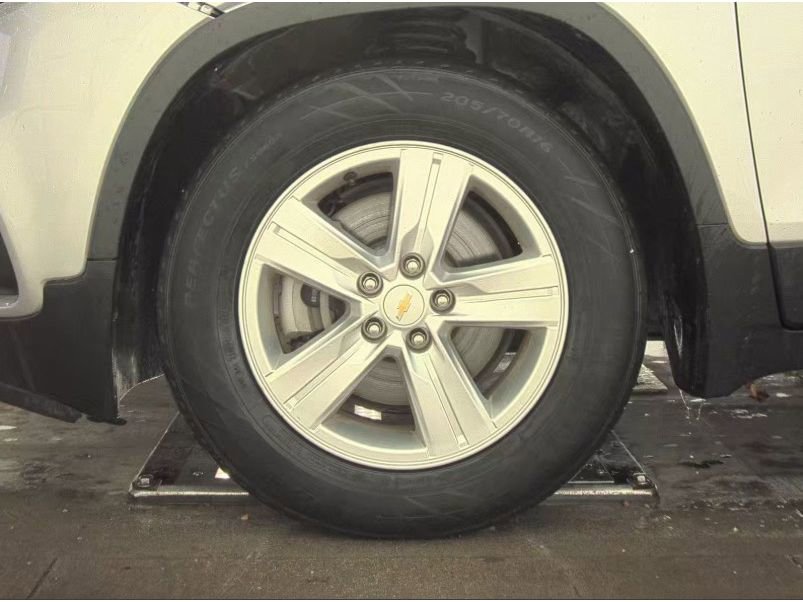 Used 2020 Chevrolet Trax LT w/ LT Convenience Package image 28