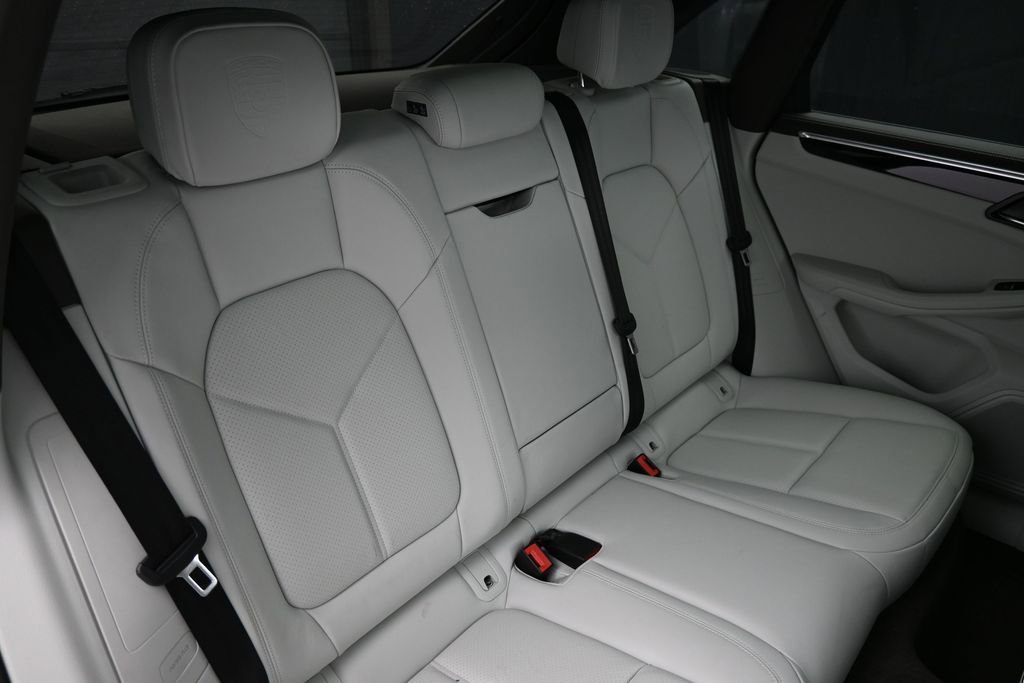 Certified 2021 Porsche Macan S AWD/4WD image 27
