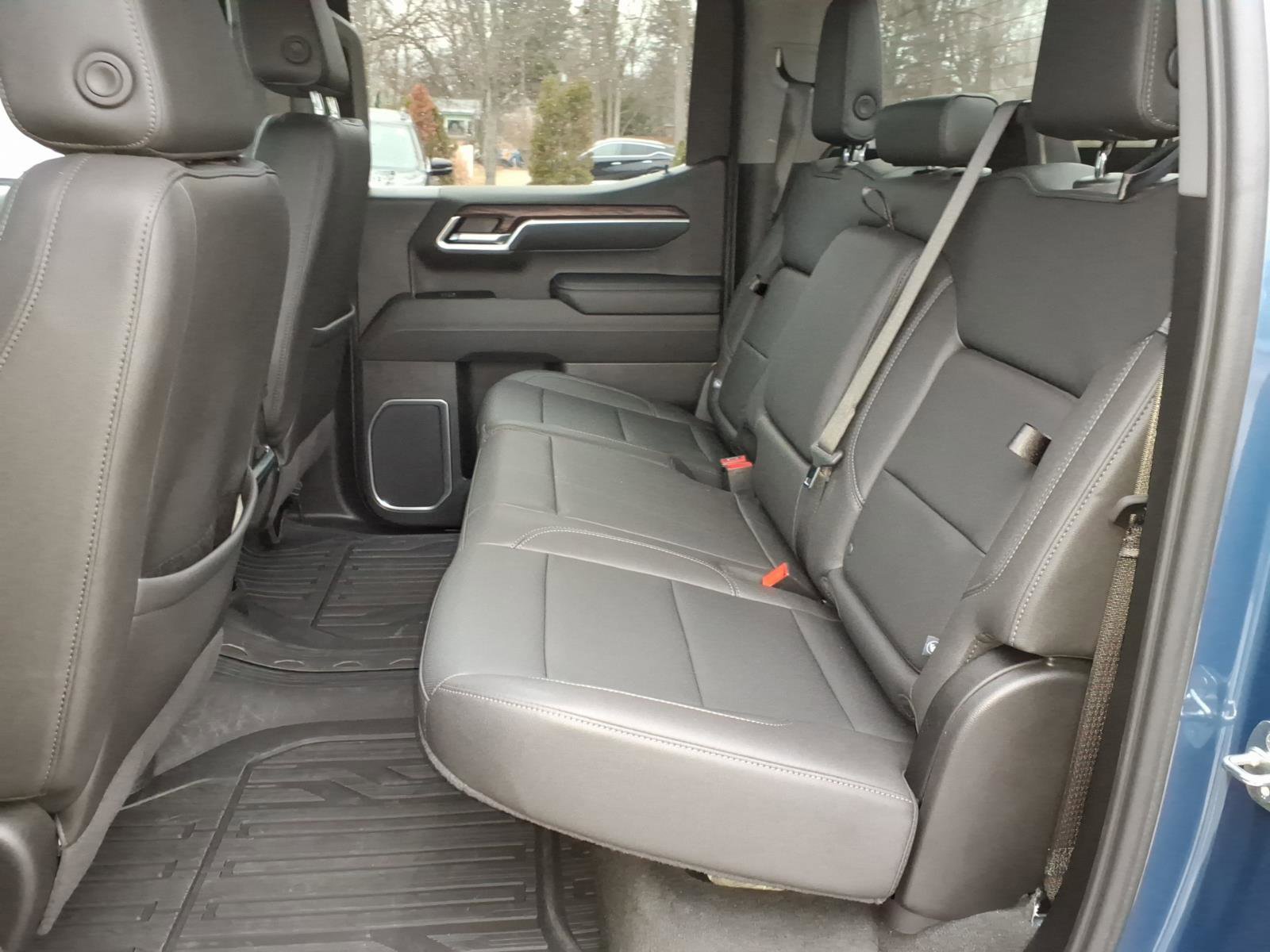 Used 2024 GMC Sierra 1500 SLT w/ SLT Convenience Package image 6