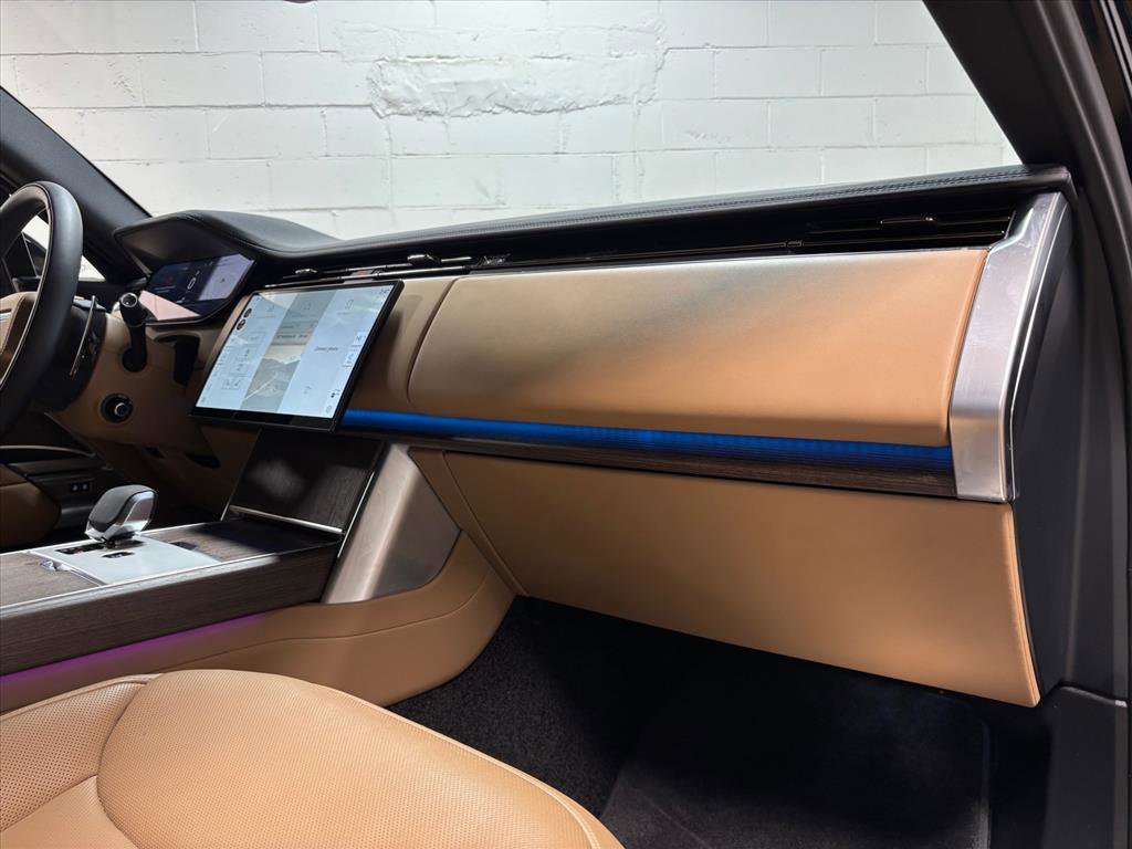 Used 2025 Land Rover Range Rover Long Wheelbase SE image 29