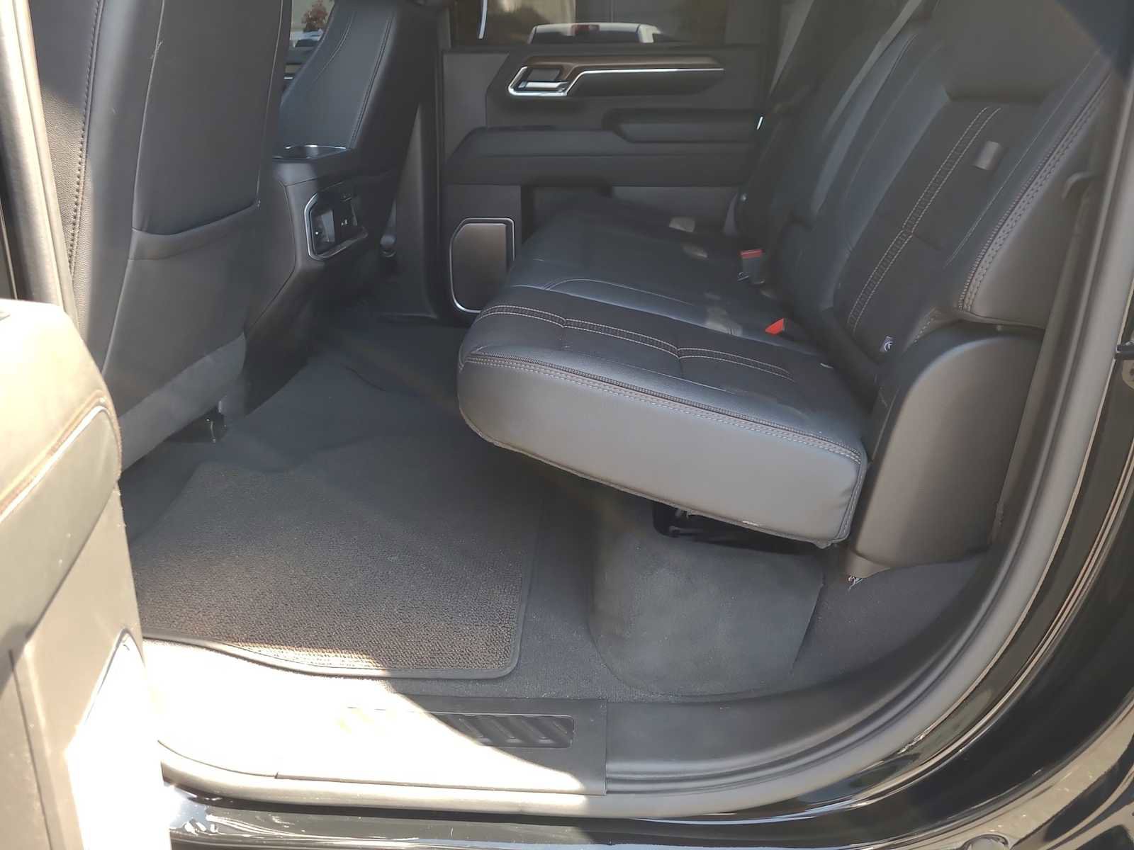 Used 2024 Chevrolet Silverado 3500 High Country w/ High Country Premium Package AWD/4WD image 21