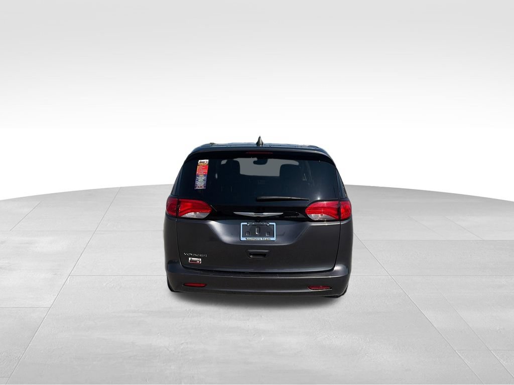 Used 2023 Chrysler Voyager LX FWD image 5