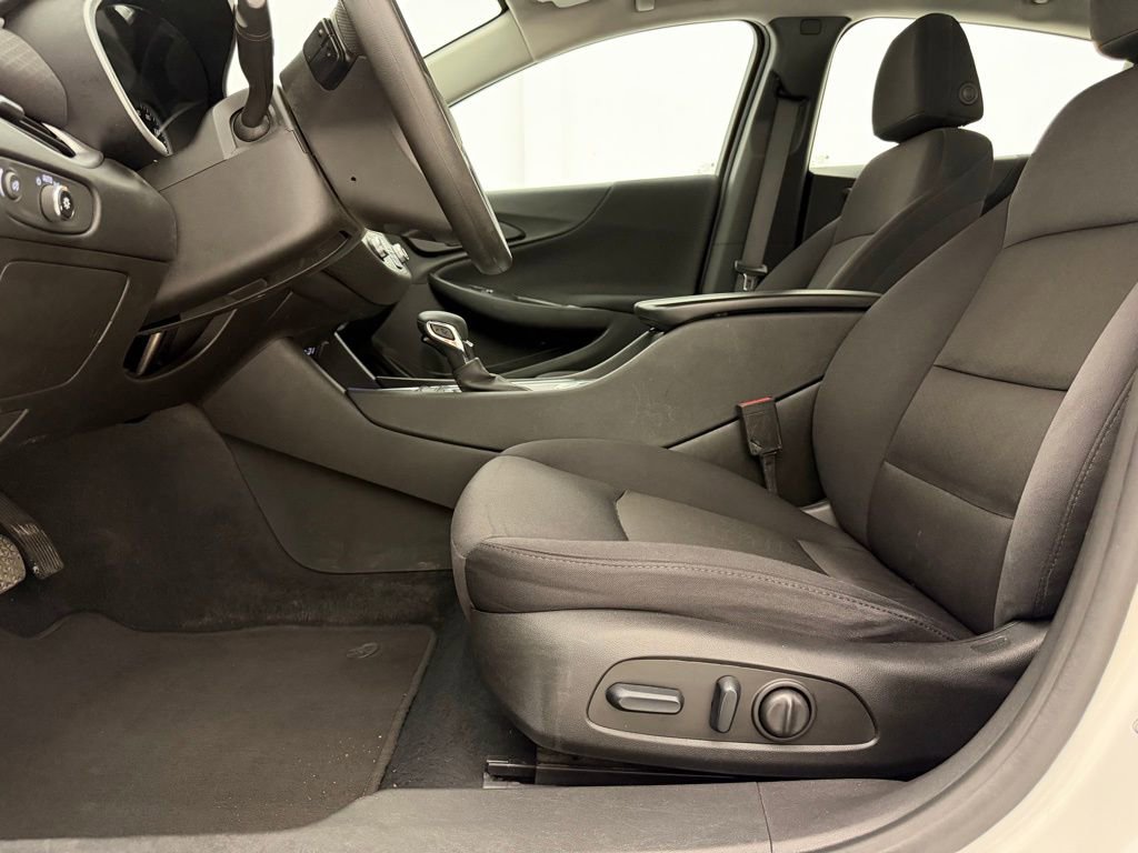 Used 2024 Chevrolet Malibu LT FWD image 3