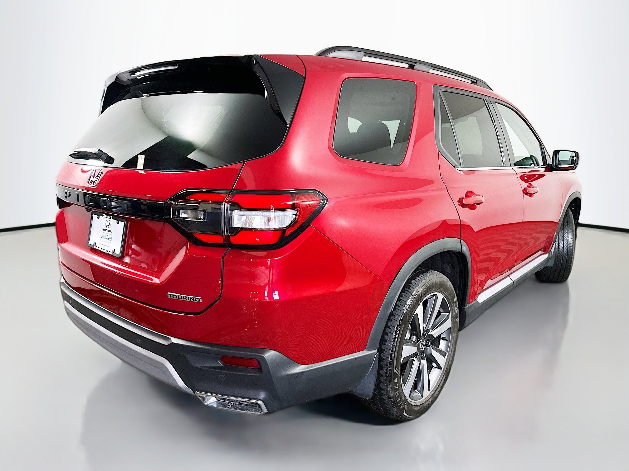 Used 2025 Honda Pilot Touring image 7