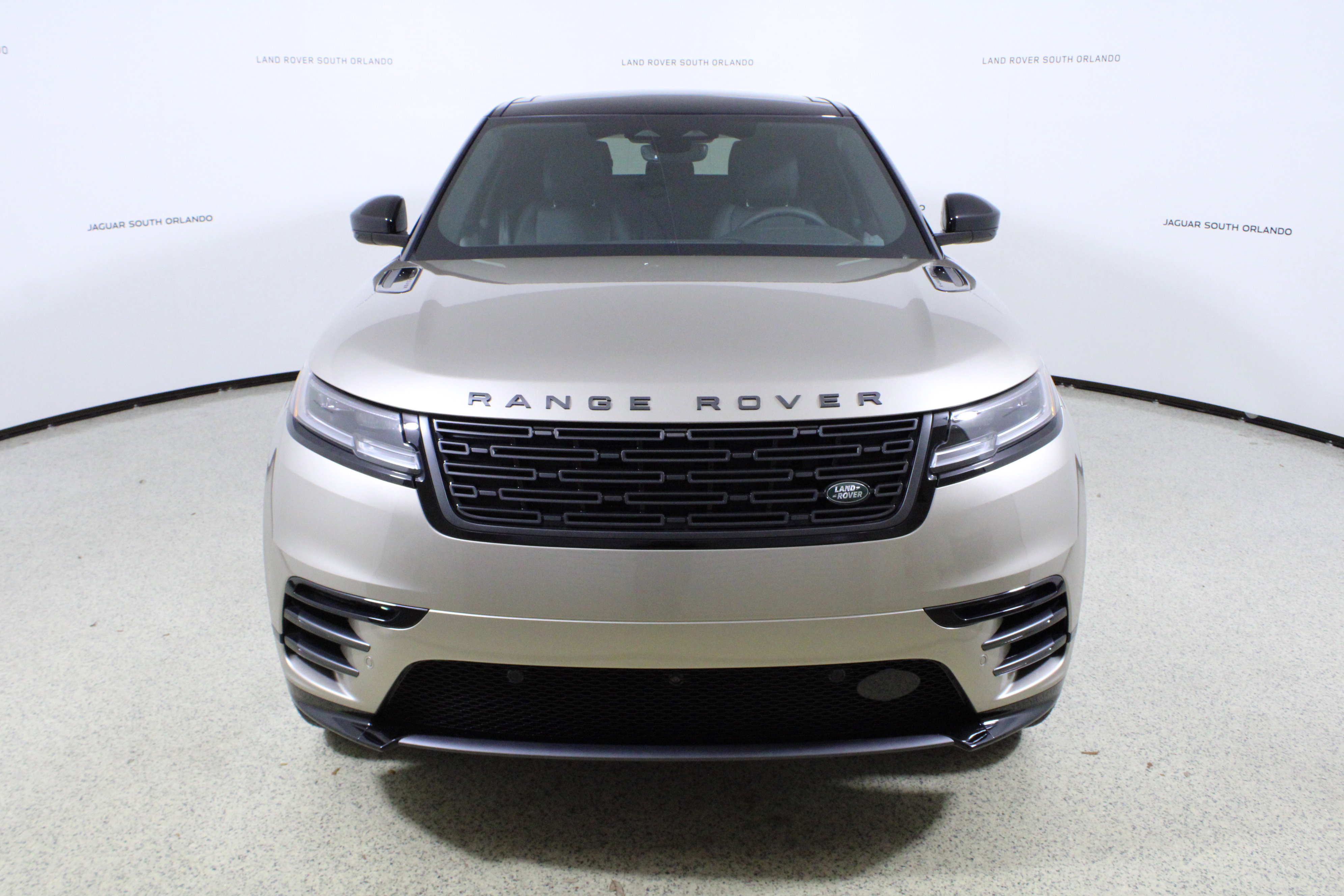 New 2026 Land Rover Range Rover Velar Dynamic SE AWD/4WD image 2