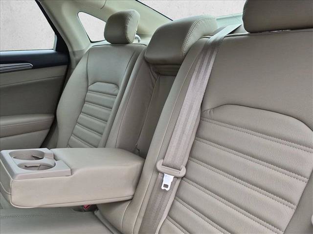 Used 2020 Ford Fusion SE FWD image 29