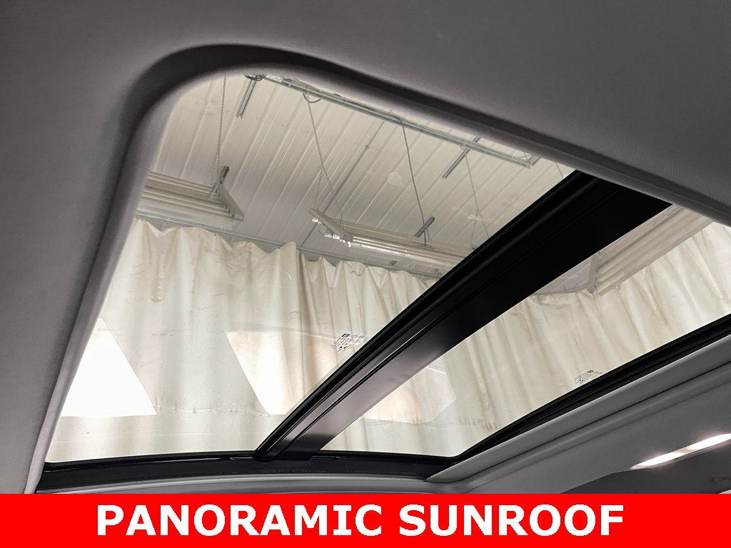 Used 2018 Chevrolet Malibu LT w/ Redline Edition image 4