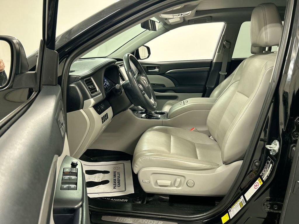 Used 2019 Toyota Highlander Limited Platinum image 9