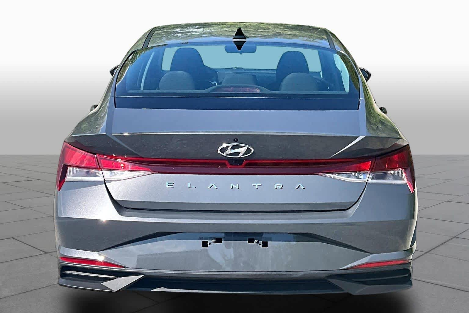 Used 2023 Hyundai Elantra SEL FWD image 5