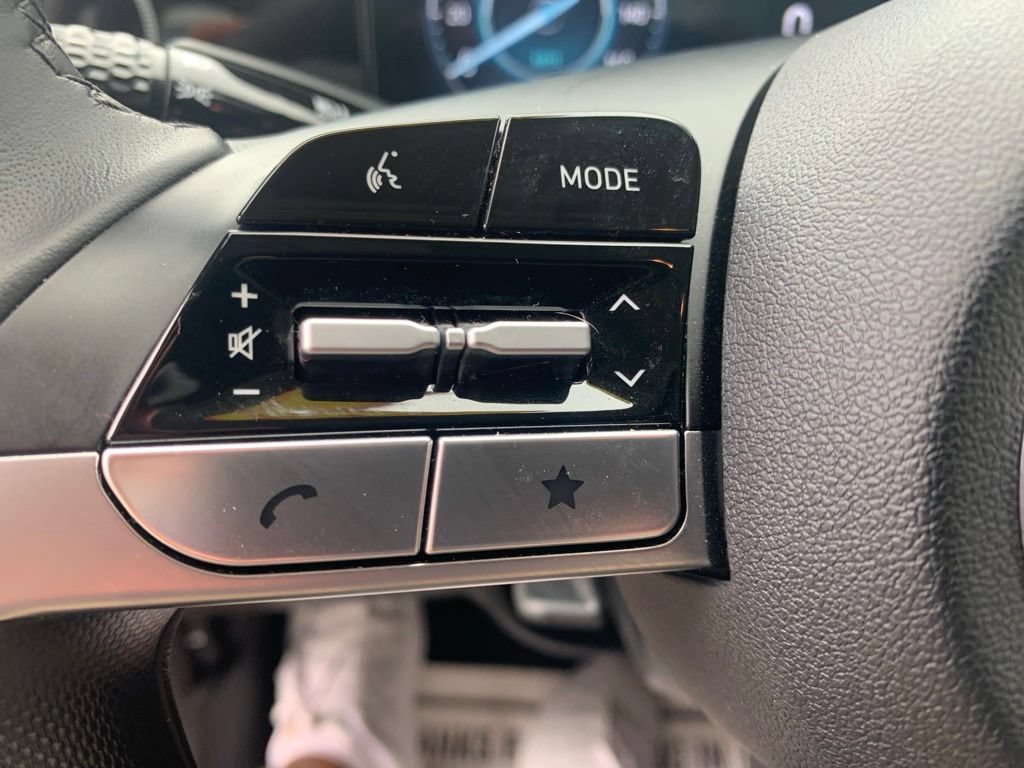 Certified 2024 Hyundai Elantra Limited FWD image 18