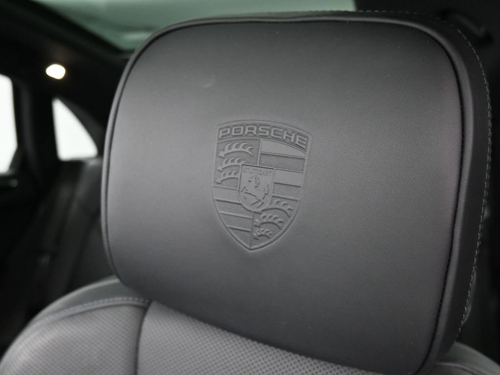 Certified 2023 Porsche Macan S AWD/4WD image 11