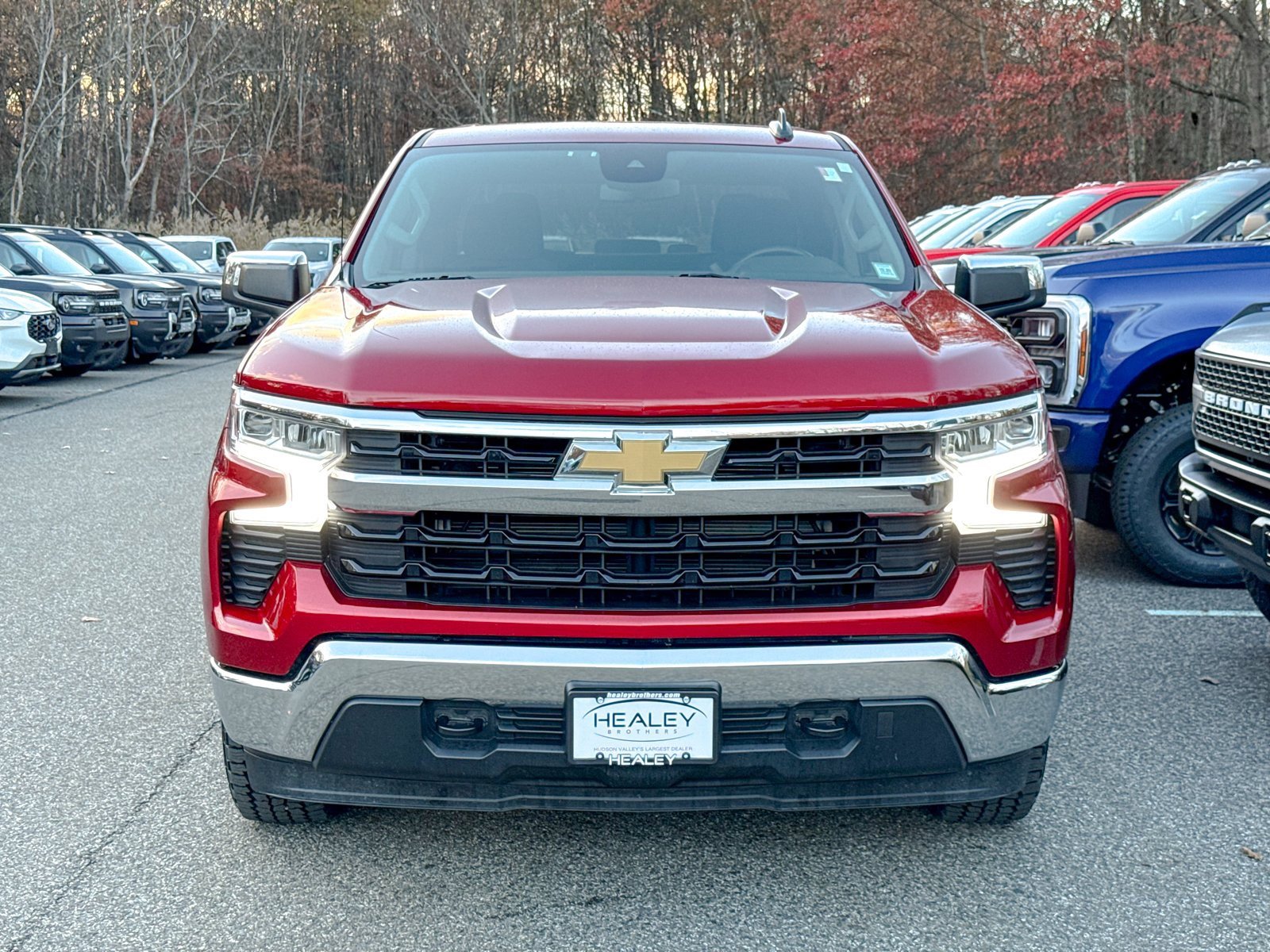 Used 2023 Chevrolet Silverado 1500 LT image 2