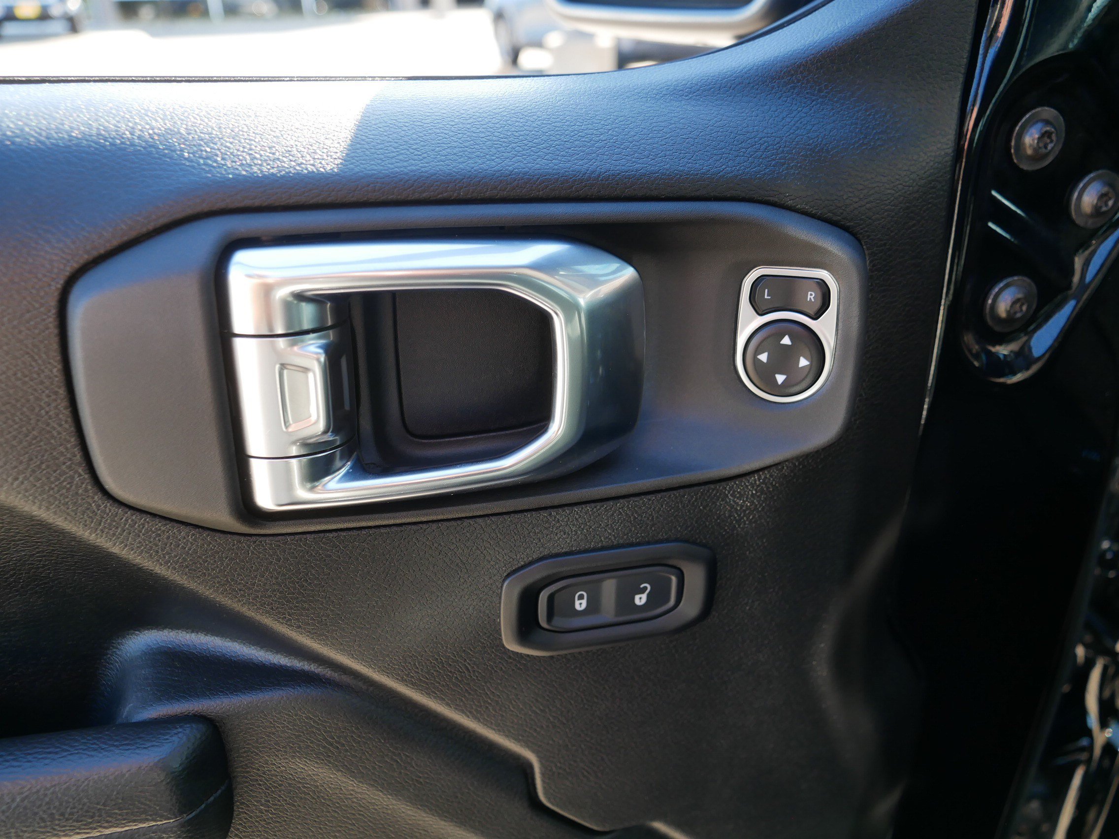 Used 2026 Jeep Wrangler Unlimited Rubicon AWD/4WD image 19