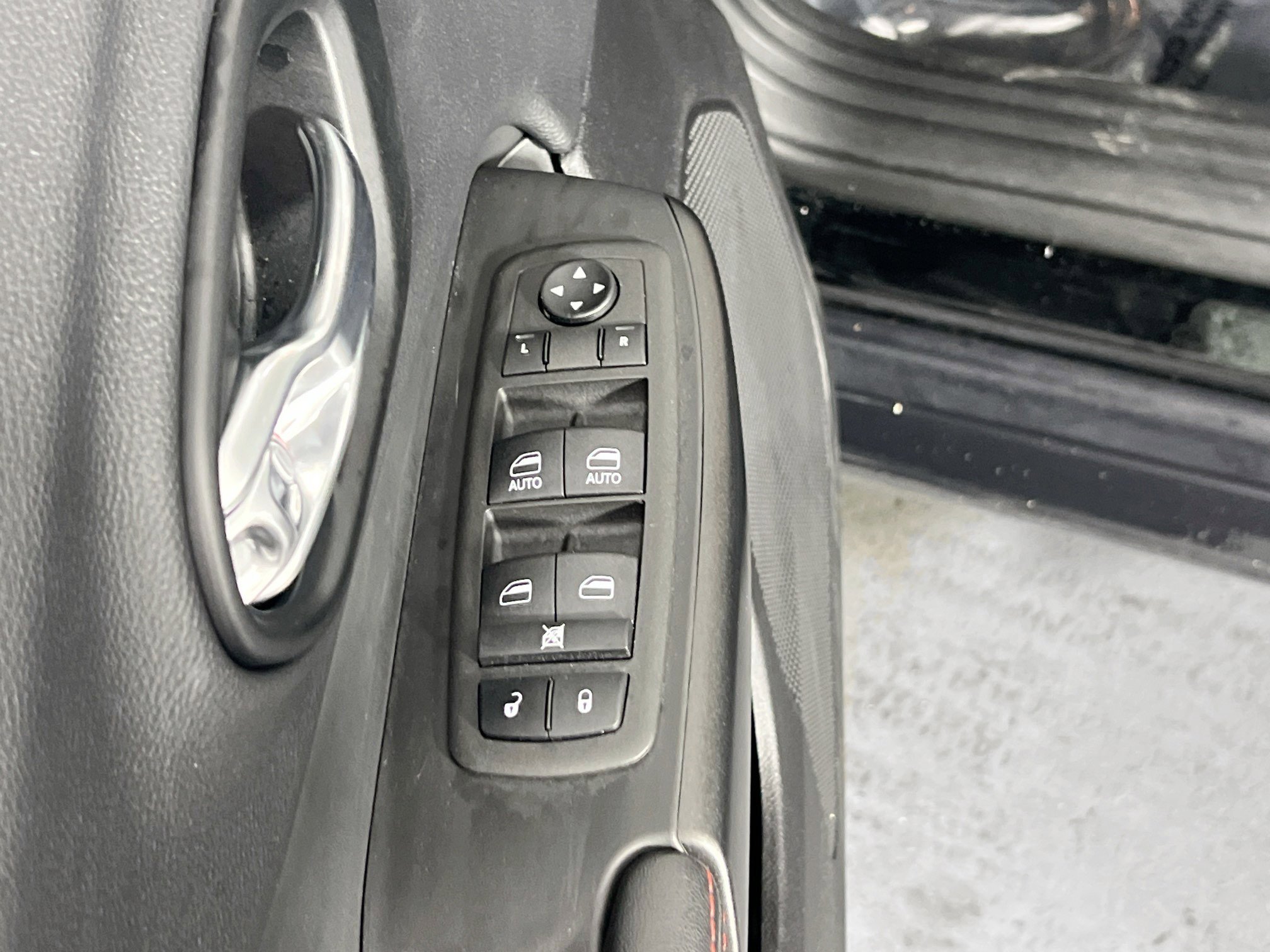 Used 2022 Jeep Cherokee Trailhawk w/ Sound & Nav Group AWD/4WD image 18