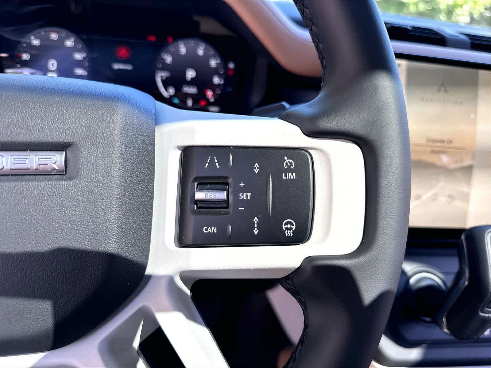 New 2026 Land Rover Defender 110 X-Dynamic SE AWD/4WD image 18