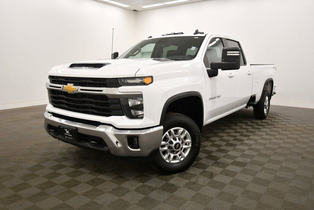 Used 2024 Chevrolet Silverado 2500 LT w/ Convenience Package AWD/4WD image 2