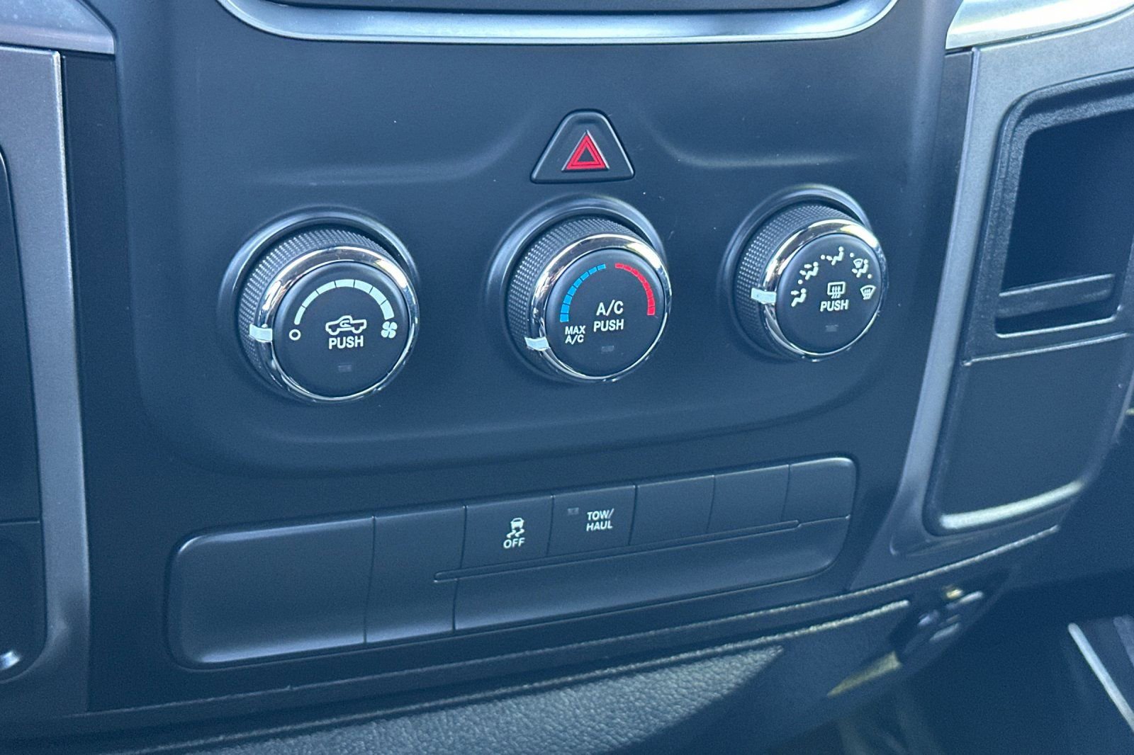 Used 2022 RAM 1500 Classic SLT image 19