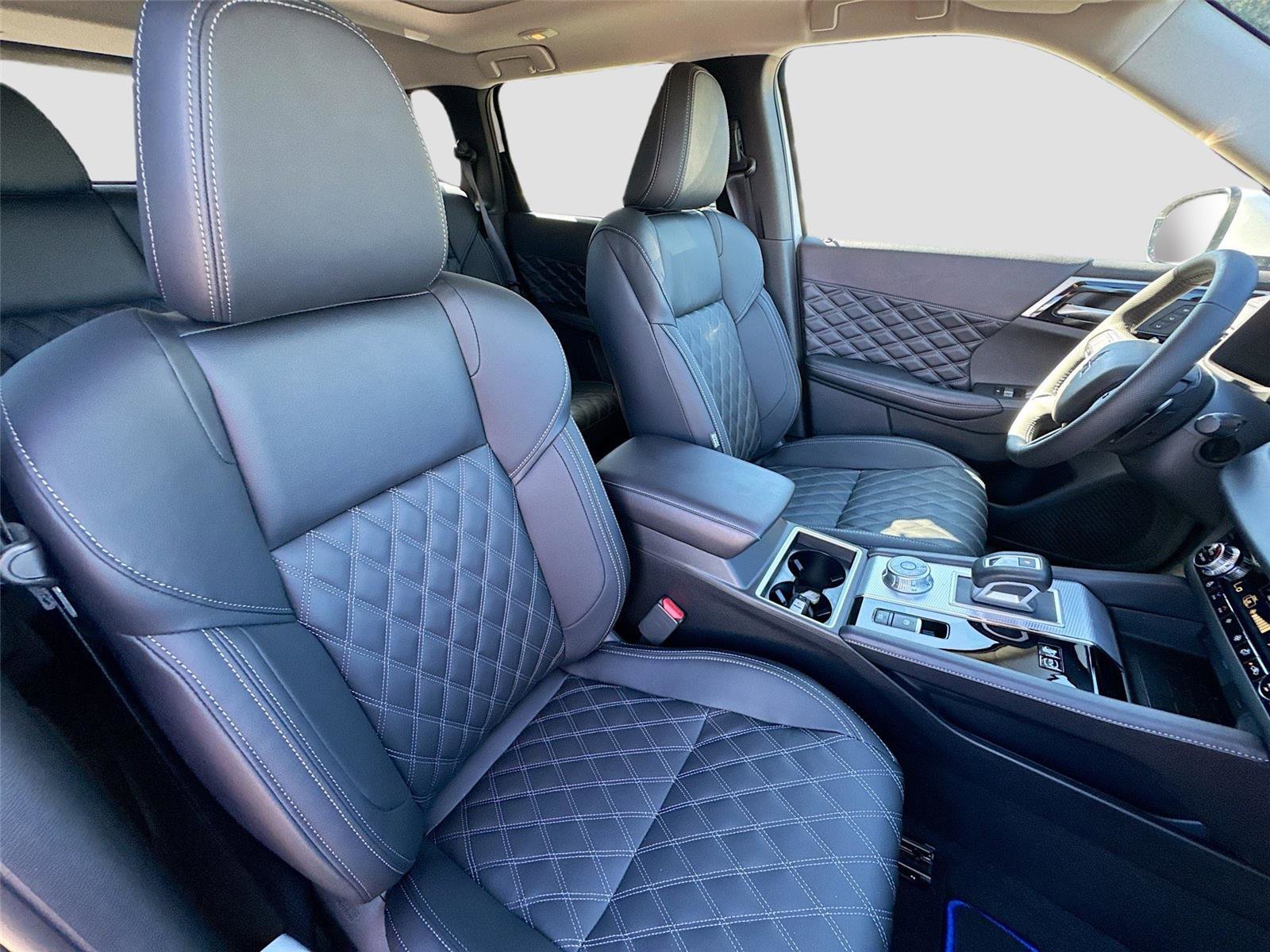 New 2025 Mitsubishi Outlander SEL image 29