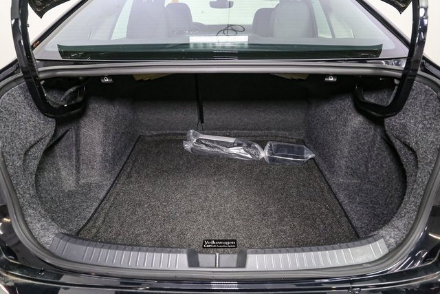 Used 2023 Volkswagen Jetta SE image 11