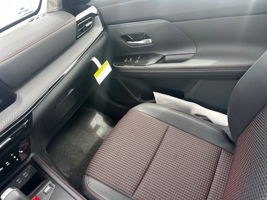 New 2025 Nissan Kicks SR w/ SR Premium Package image 28