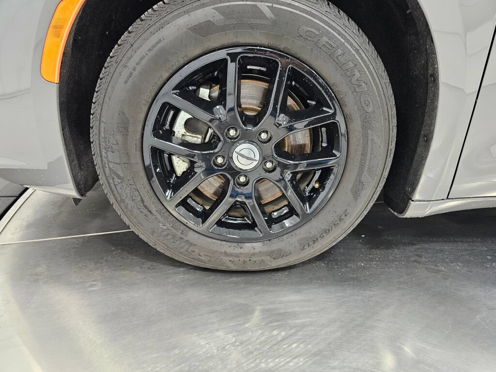 Used 2025 Chrysler Pacifica Select FWD image 10