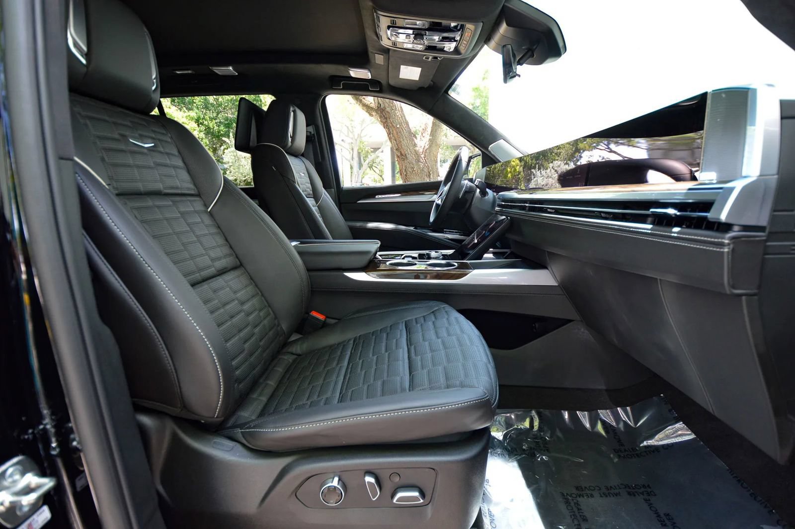 Used 2026 Cadillac Escalade Platinum Sport w/ LPO, ONYX Package AWD/4WD image 42