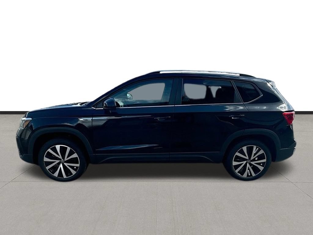 Used 2024 Volkswagen Taos SE FWD image 4