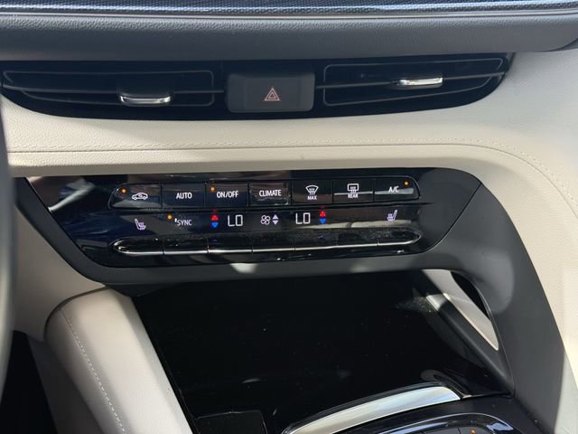 Used 2023 Buick Envision Essence image 26